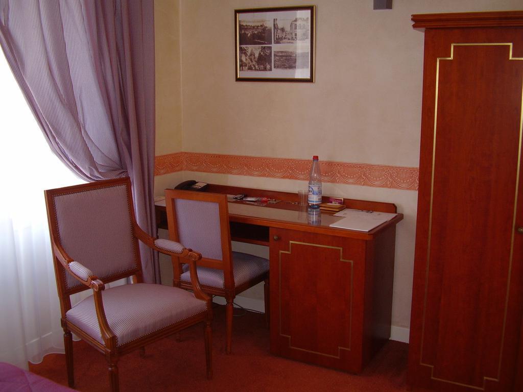 Logis Hotel & Restaurant Du Chemin Des Dames Corbeny Εξωτερικό φωτογραφία